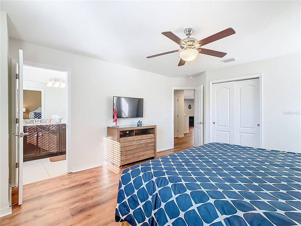 For Sale: $529,000 (6 beds, 4 baths, 3142 Square Feet)