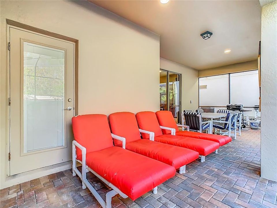 For Sale: $529,000 (6 beds, 4 baths, 3142 Square Feet)