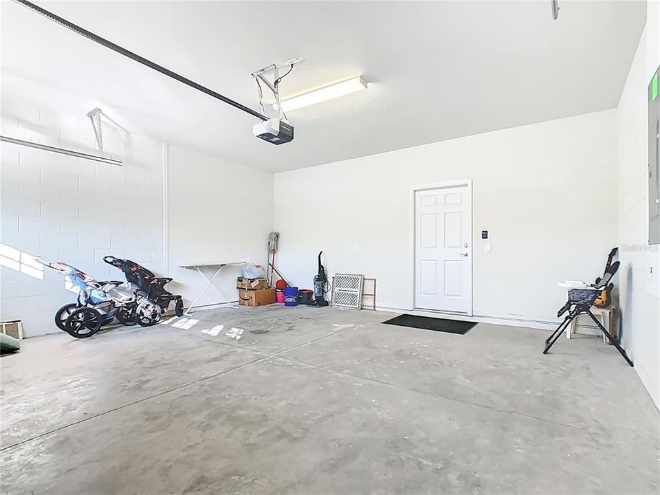 For Sale: $529,000 (6 beds, 4 baths, 3142 Square Feet)