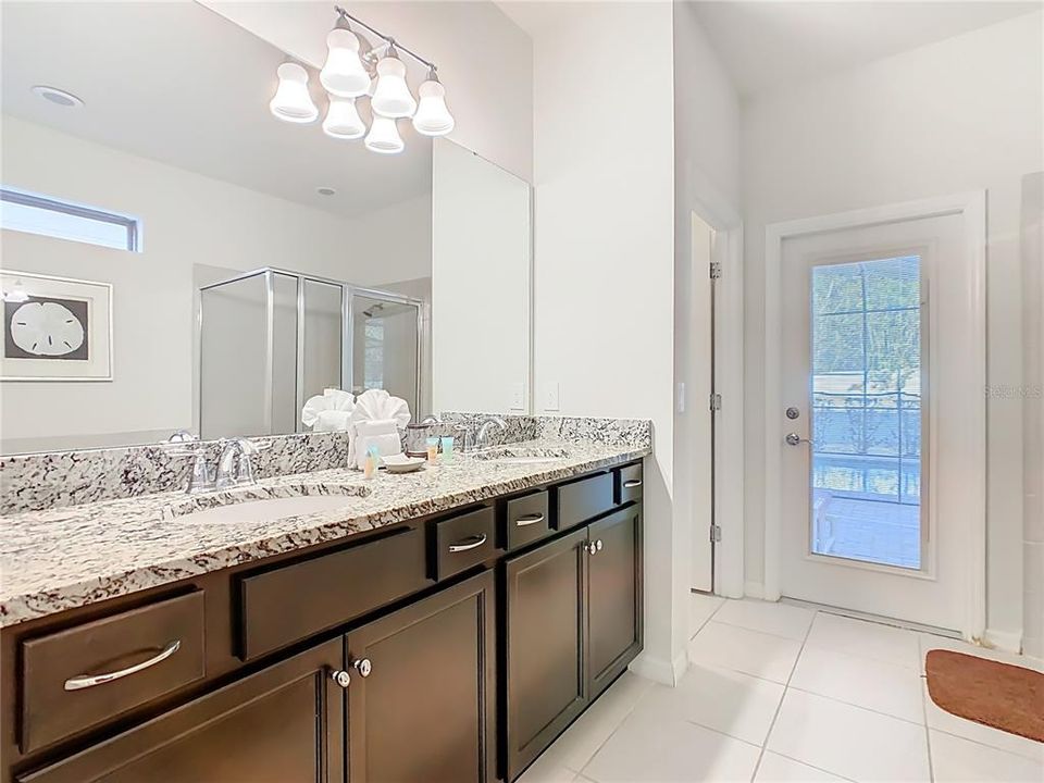 For Sale: $529,000 (6 beds, 4 baths, 3142 Square Feet)