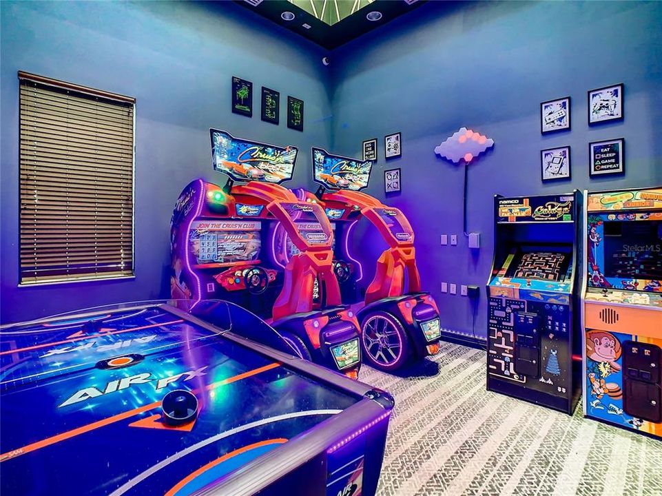 For Sale: $529,000 (6 beds, 4 baths, 3142 Square Feet)