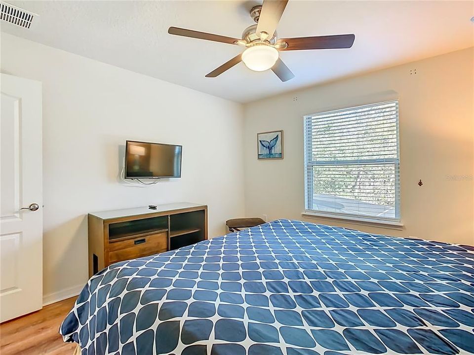 For Sale: $529,000 (6 beds, 4 baths, 3142 Square Feet)