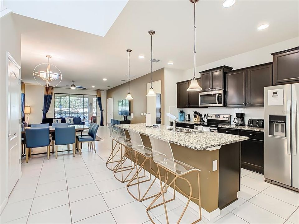 For Sale: $529,000 (6 beds, 4 baths, 3142 Square Feet)