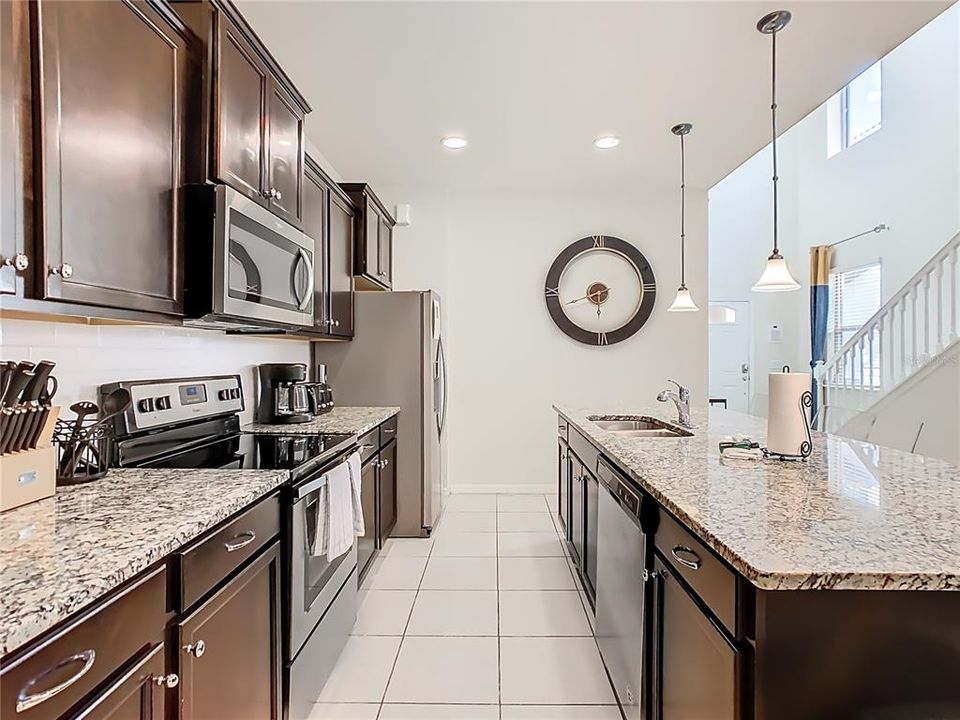 For Sale: $529,000 (6 beds, 4 baths, 3142 Square Feet)