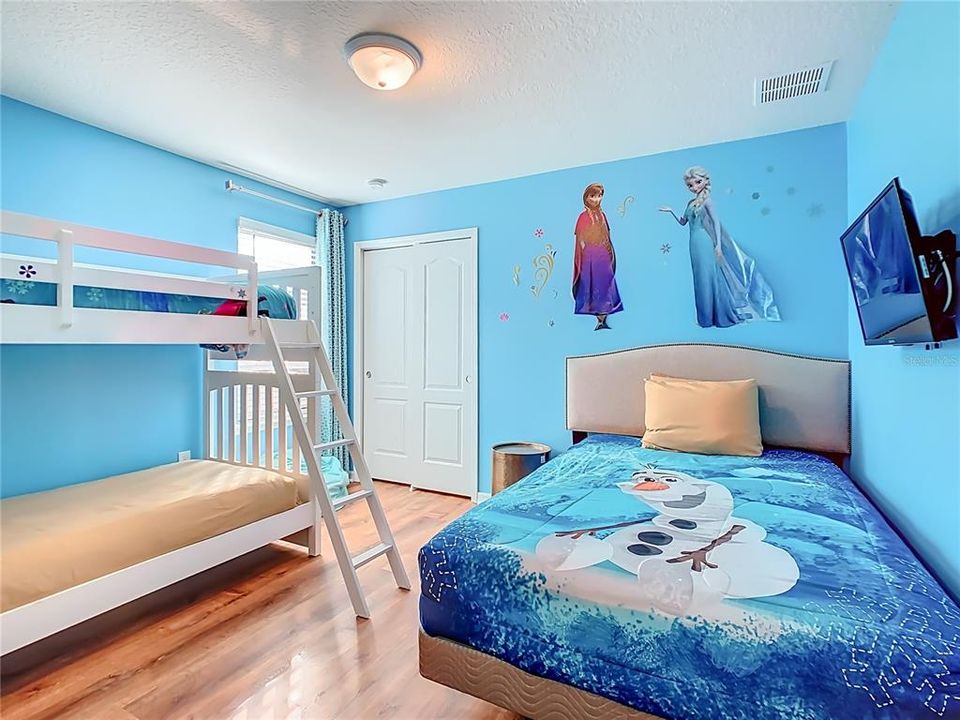 For Sale: $529,000 (6 beds, 4 baths, 3142 Square Feet)