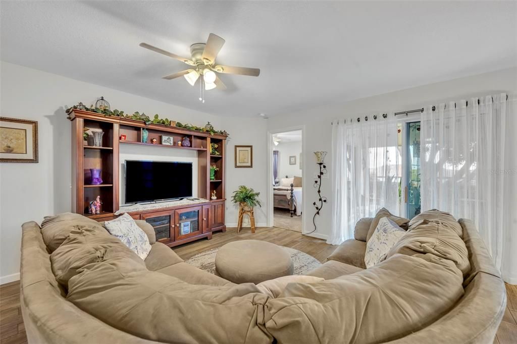 En Venta: $340,000 (2 camas, 2 baños, 1334 Pies cuadrados)