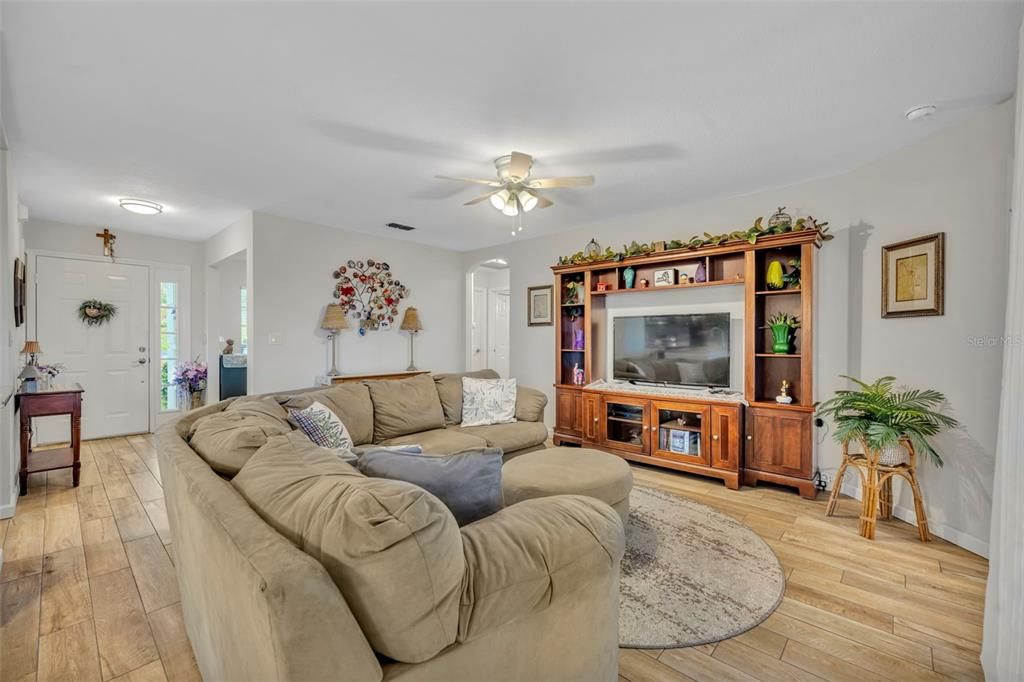 En Venta: $340,000 (2 camas, 2 baños, 1334 Pies cuadrados)