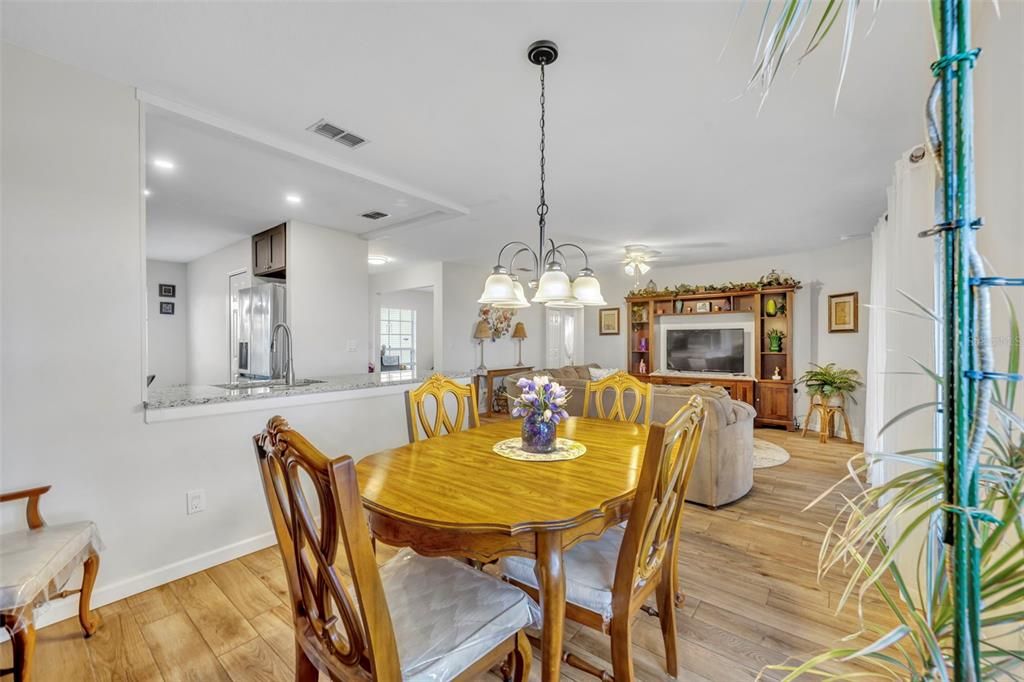 En Venta: $340,000 (2 camas, 2 baños, 1334 Pies cuadrados)