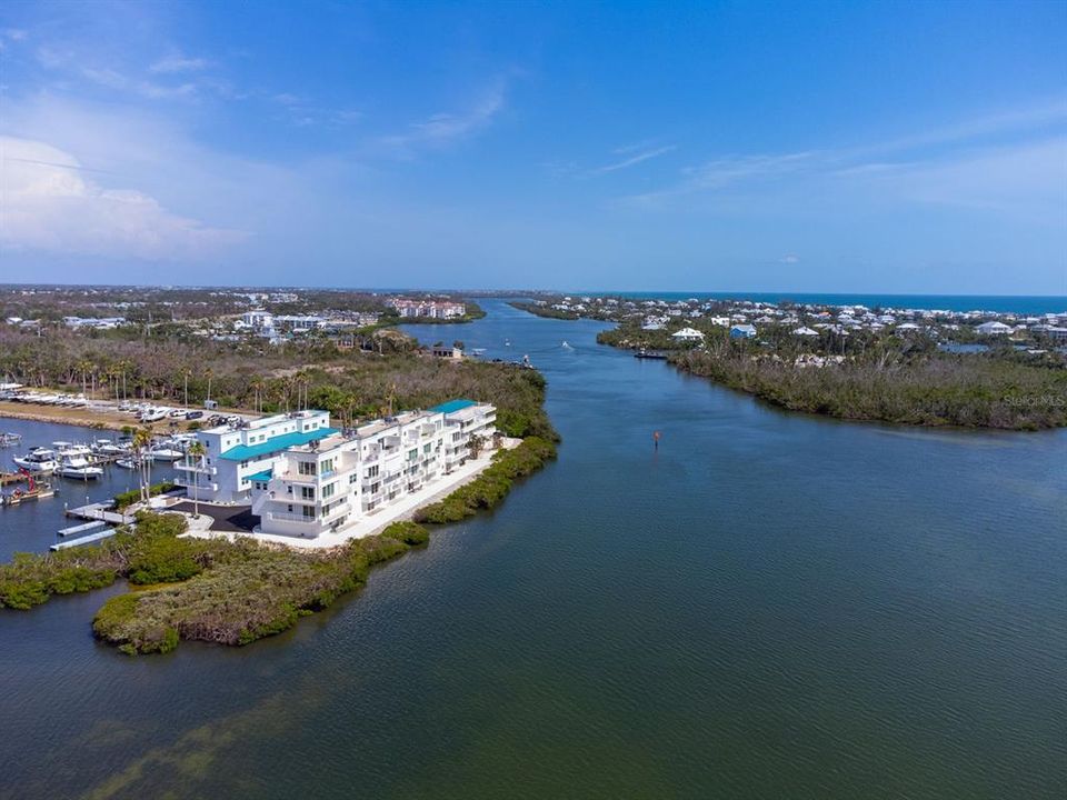 For Sale: $999,000 (3 beds, 3 baths, 2515 Square Feet)