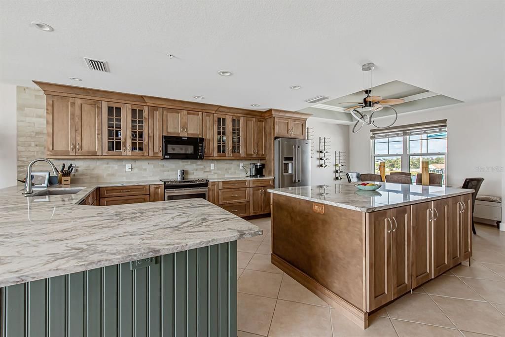 For Sale: $999,000 (3 beds, 3 baths, 2515 Square Feet)