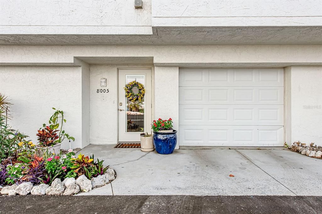 For Sale: $999,000 (3 beds, 3 baths, 2515 Square Feet)