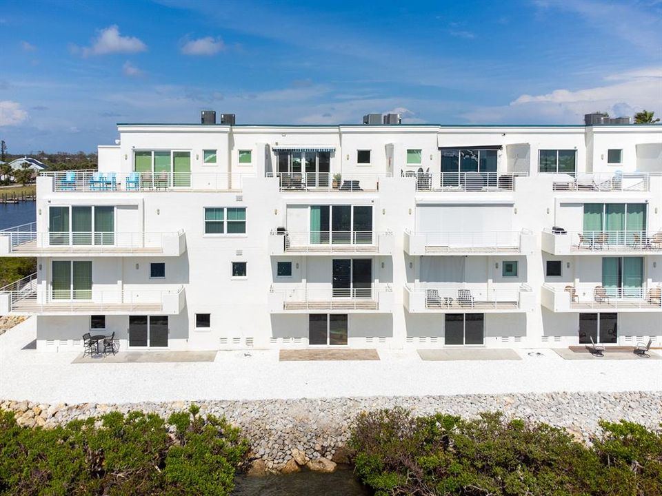 For Sale: $999,000 (3 beds, 3 baths, 2515 Square Feet)