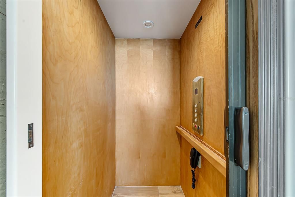 For Sale: $999,000 (3 beds, 3 baths, 2515 Square Feet)