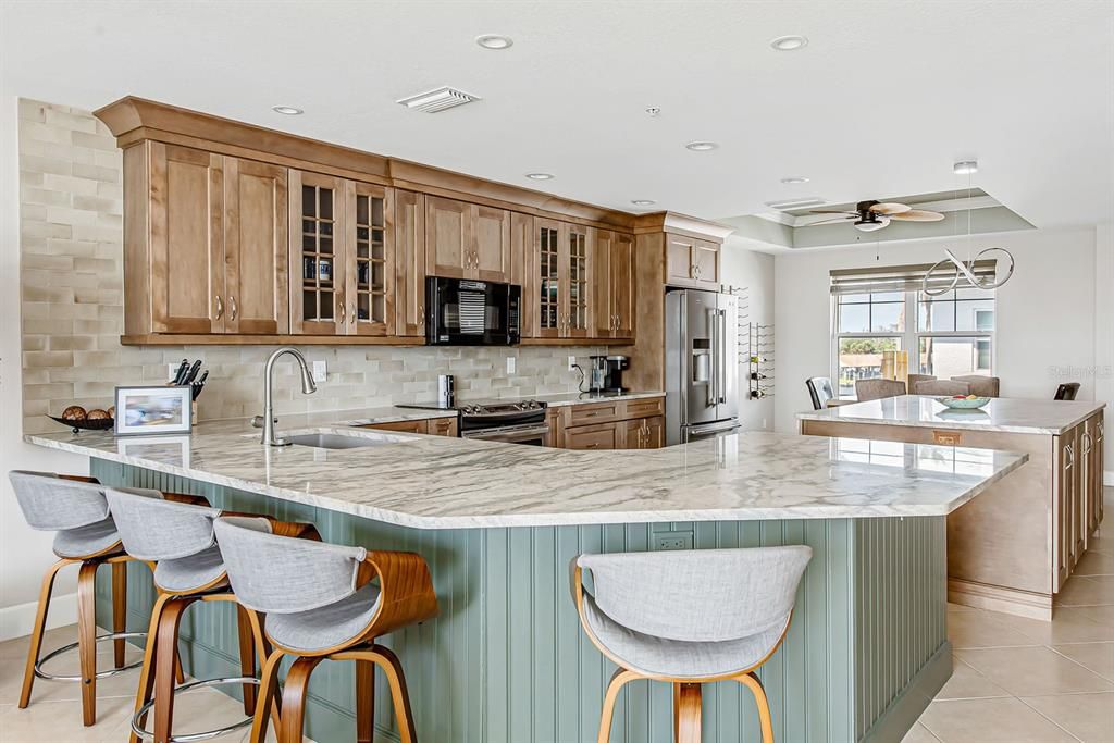 For Sale: $999,000 (3 beds, 3 baths, 2515 Square Feet)