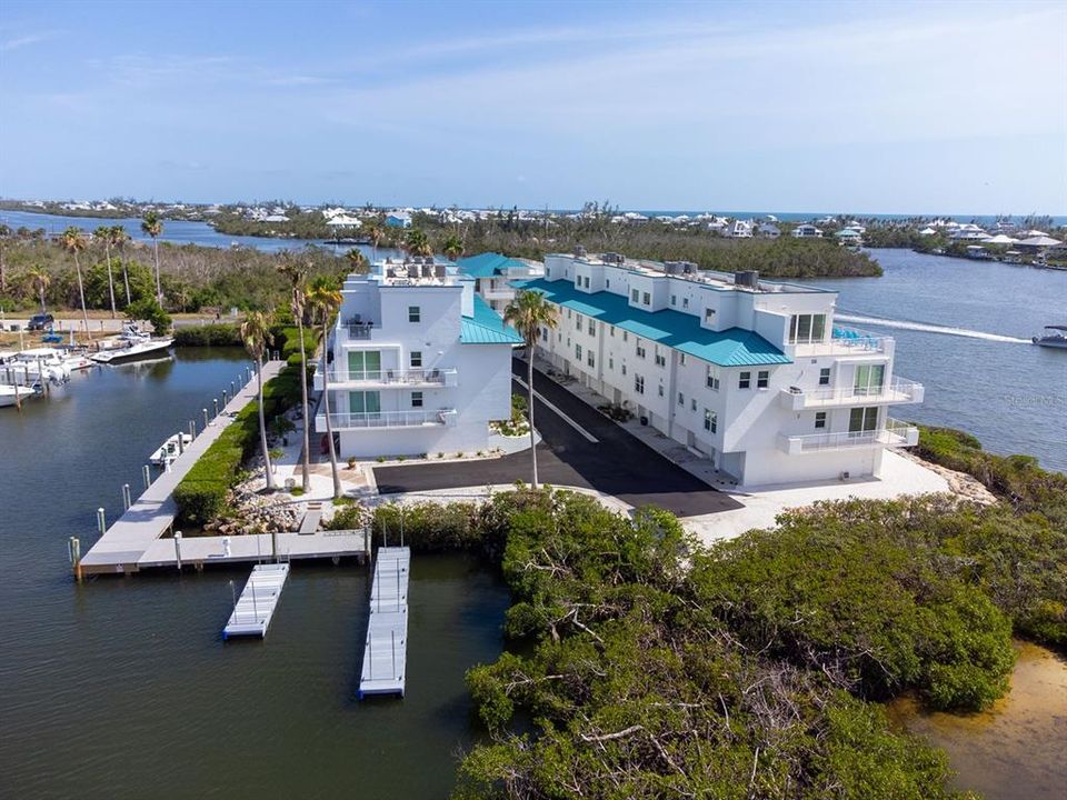 For Sale: $999,000 (3 beds, 3 baths, 2515 Square Feet)