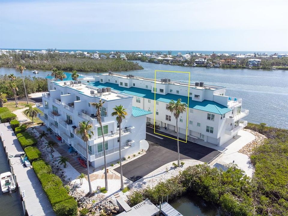 For Sale: $999,000 (3 beds, 3 baths, 2515 Square Feet)