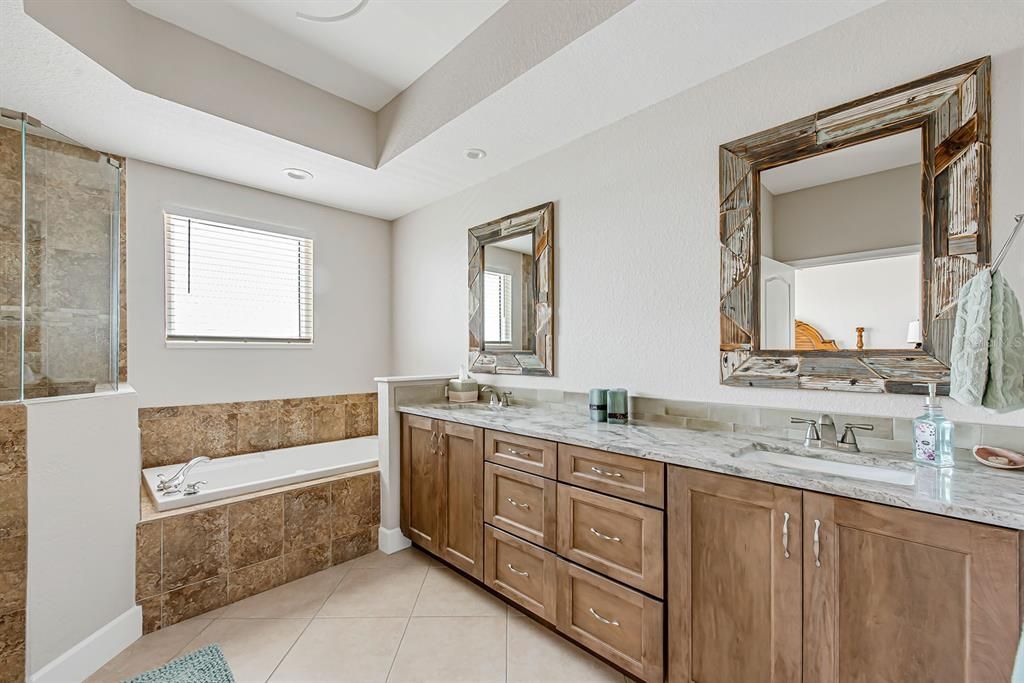 For Sale: $999,000 (3 beds, 3 baths, 2515 Square Feet)