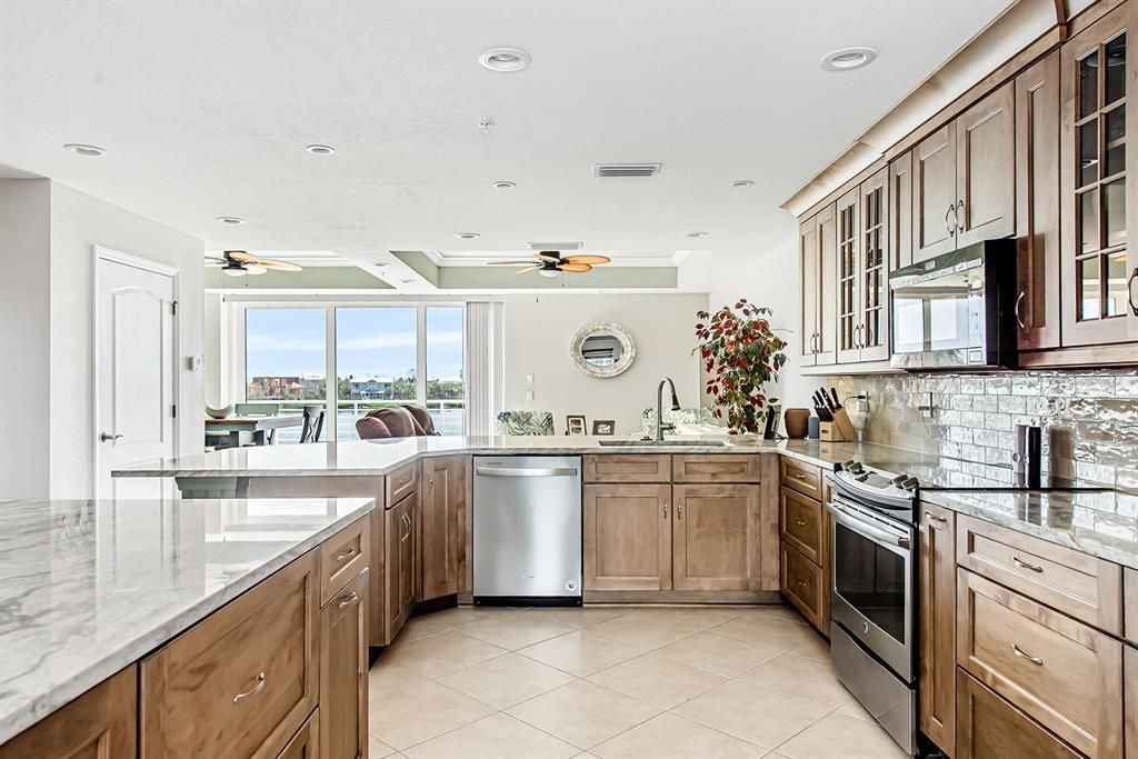 For Sale: $999,000 (3 beds, 3 baths, 2515 Square Feet)