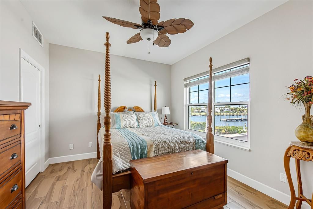 For Sale: $999,000 (3 beds, 3 baths, 2515 Square Feet)