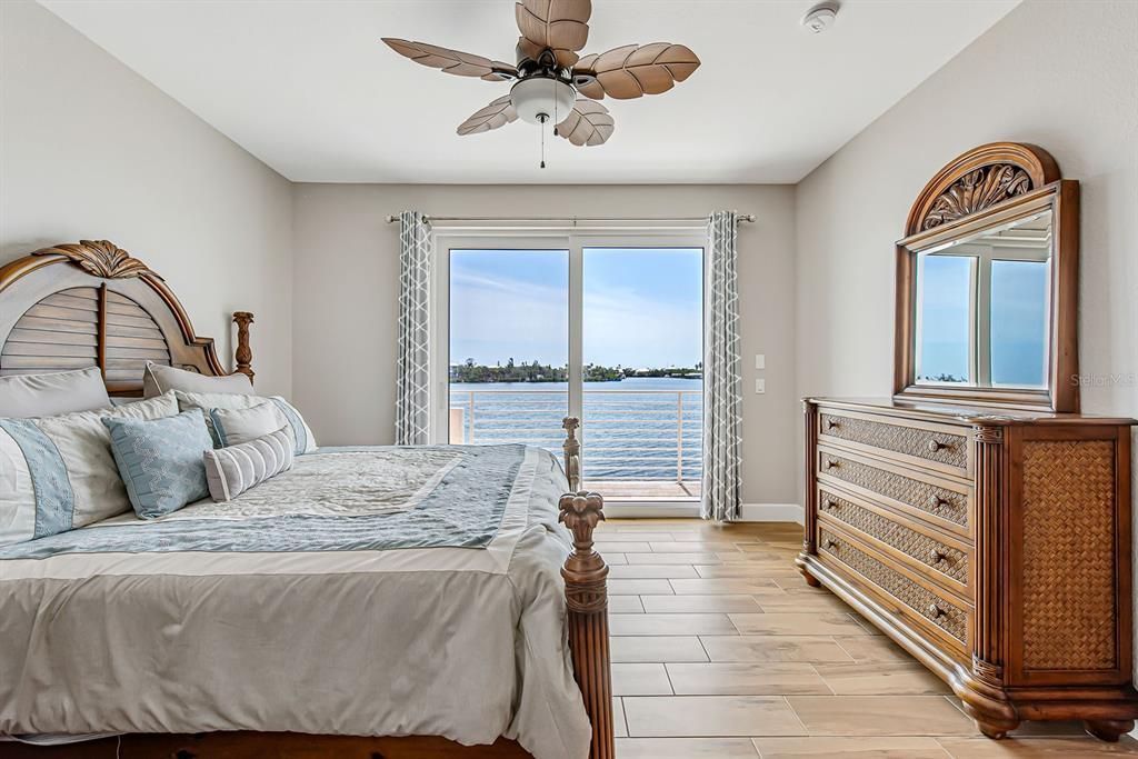 For Sale: $999,000 (3 beds, 3 baths, 2515 Square Feet)