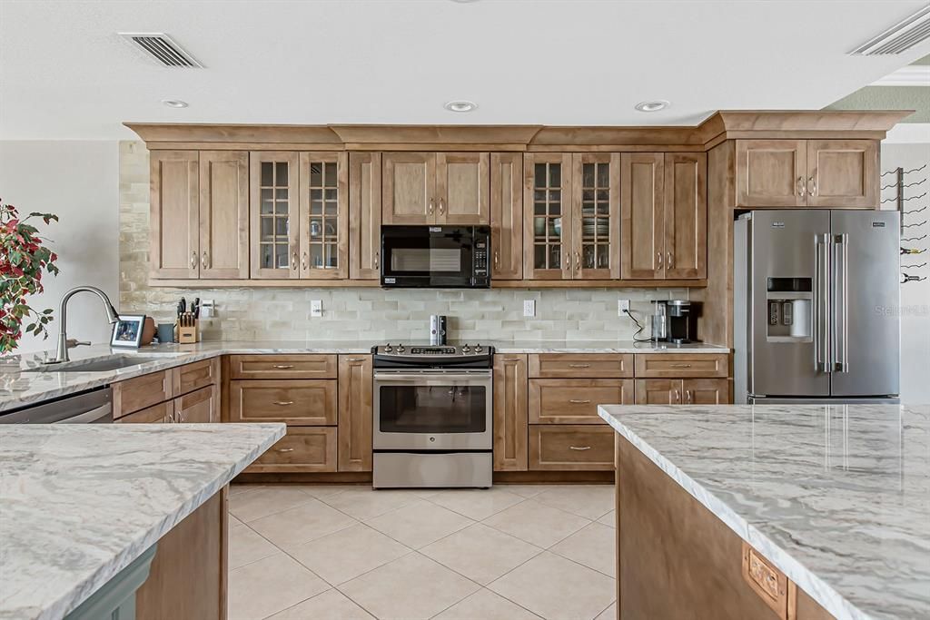 For Sale: $999,000 (3 beds, 3 baths, 2515 Square Feet)