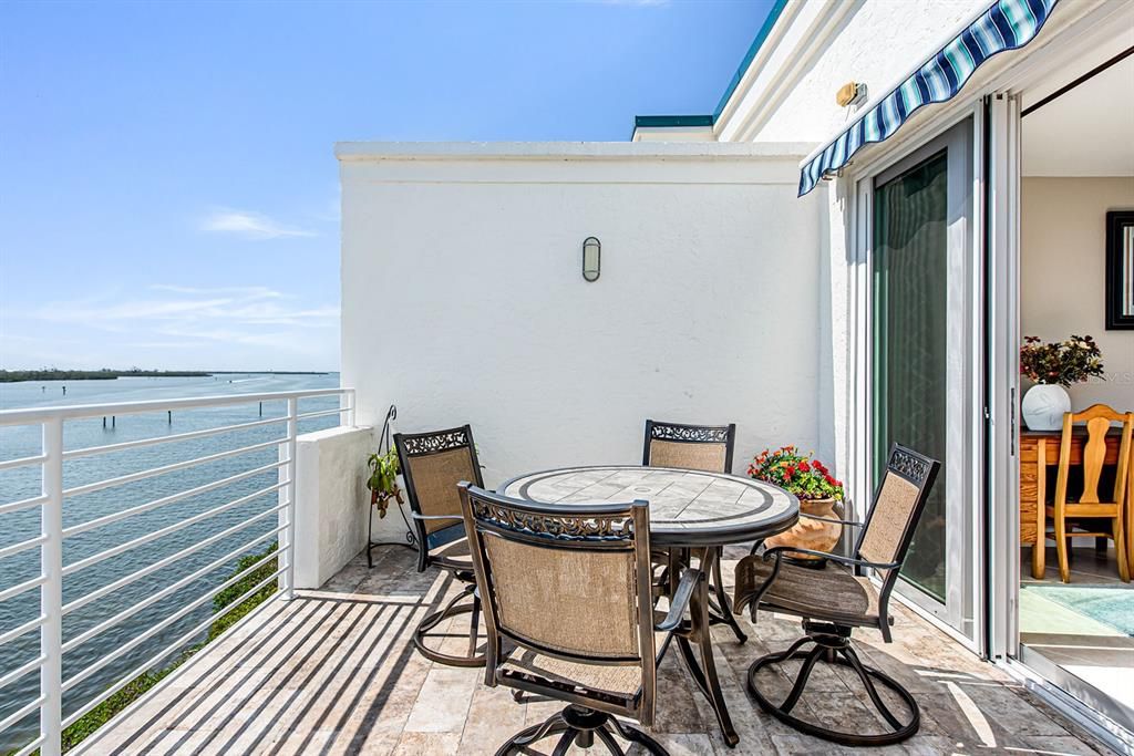 For Sale: $999,000 (3 beds, 3 baths, 2515 Square Feet)