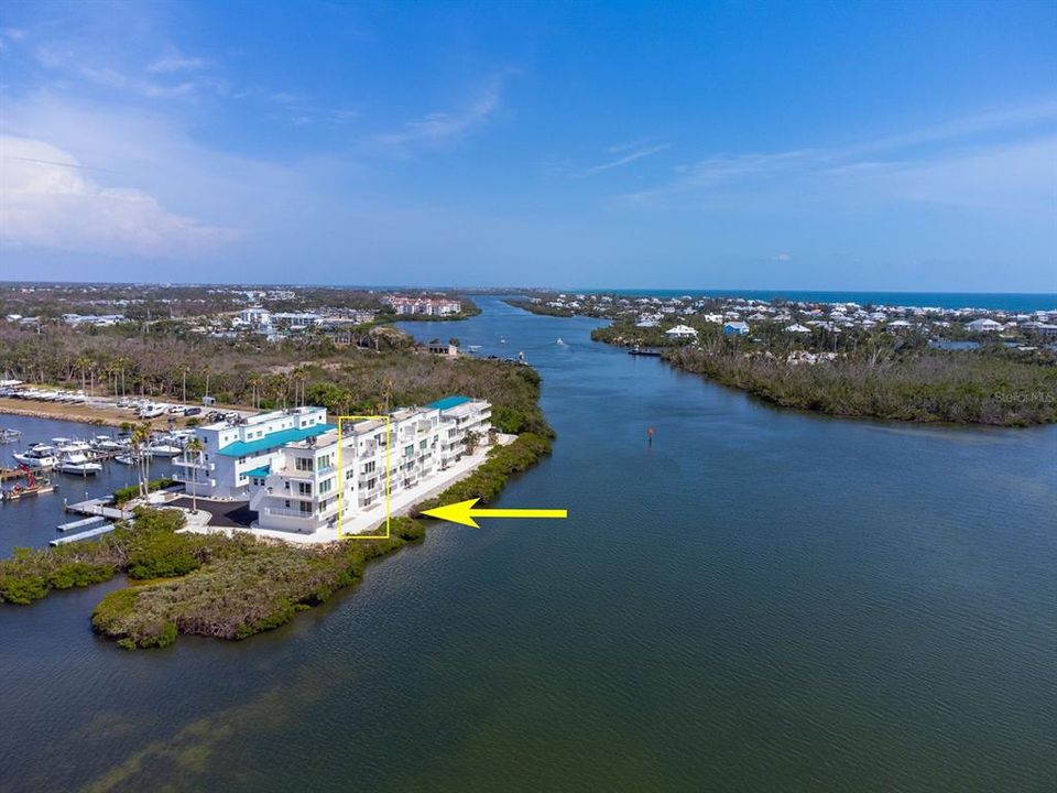 For Sale: $999,000 (3 beds, 3 baths, 2515 Square Feet)