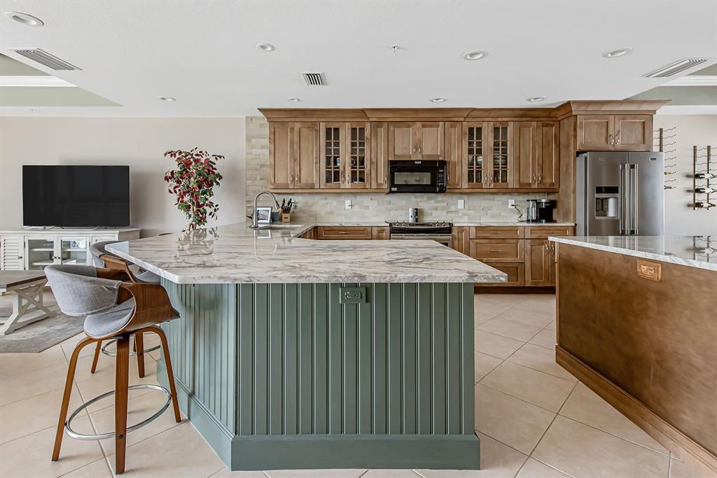 For Sale: $999,000 (3 beds, 3 baths, 2515 Square Feet)