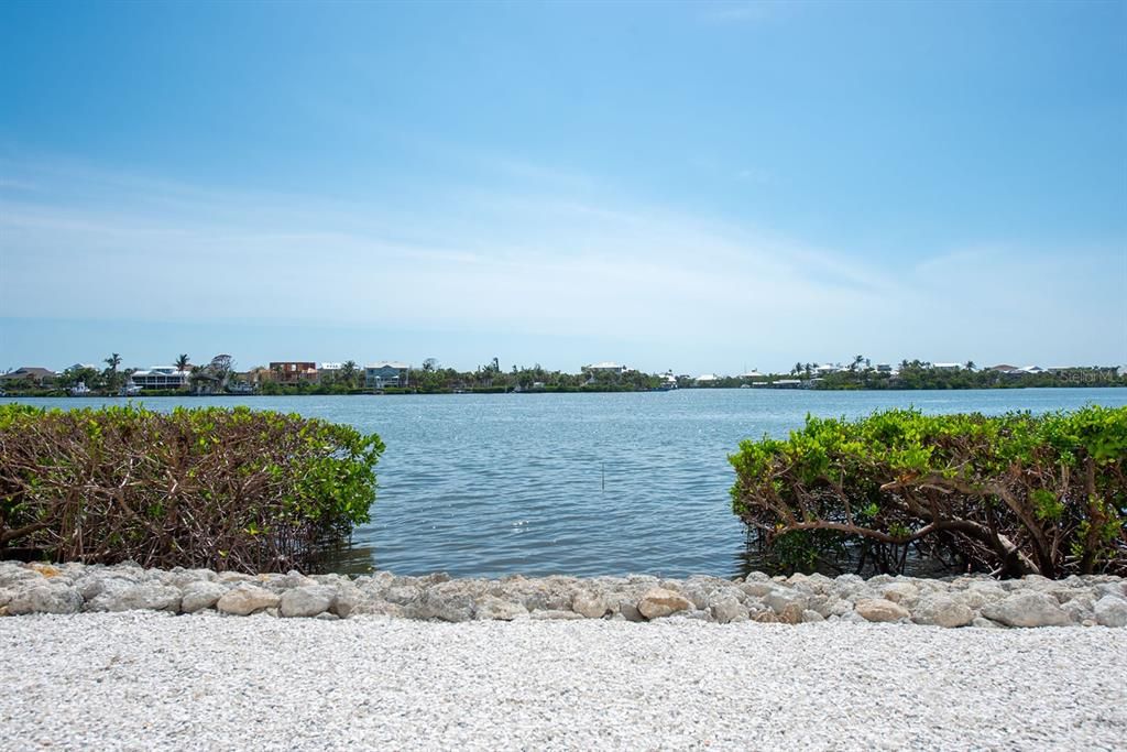 For Sale: $999,000 (3 beds, 3 baths, 2515 Square Feet)