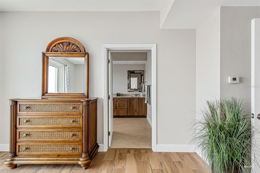 For Sale: $999,000 (3 beds, 3 baths, 2515 Square Feet)