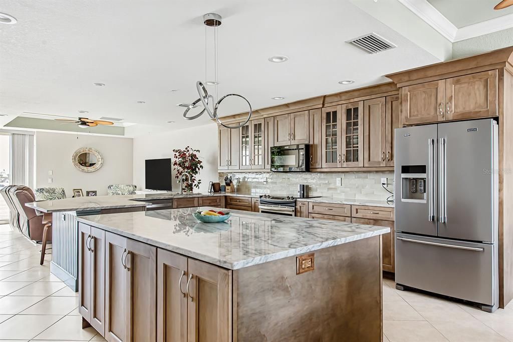 For Sale: $999,000 (3 beds, 3 baths, 2515 Square Feet)