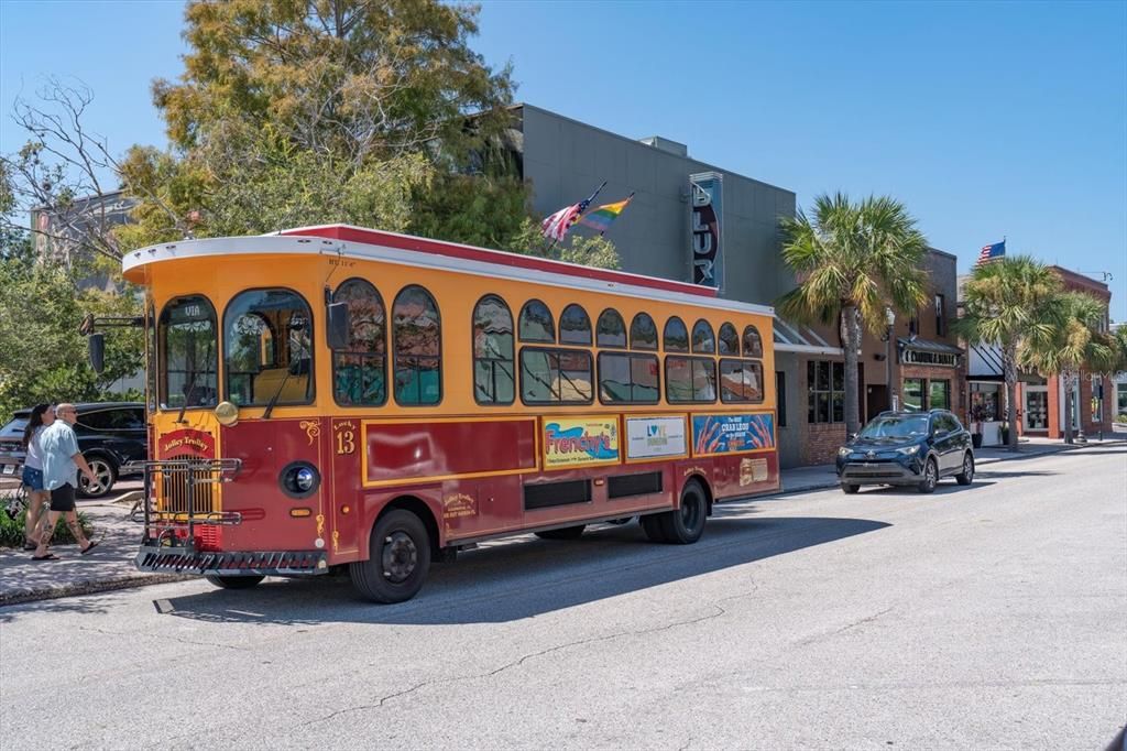 En Venta: $1,100,000 (3 camas, 2 baños, 2330 Pies cuadrados)