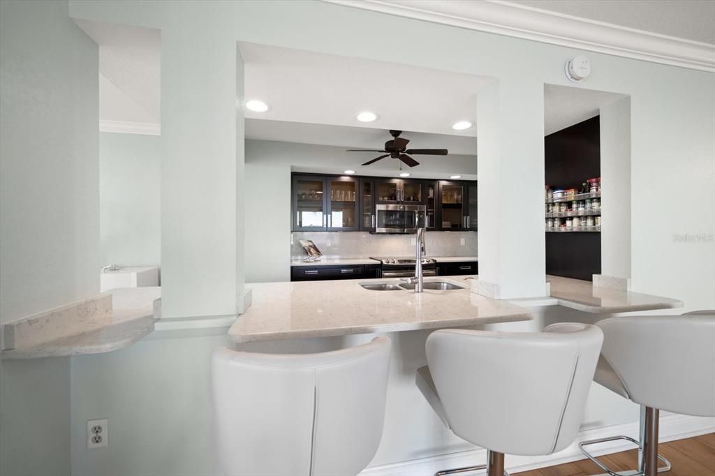 En Venta: $1,100,000 (3 camas, 2 baños, 2330 Pies cuadrados)