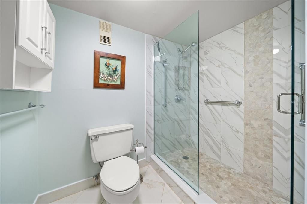 En Venta: $1,100,000 (3 camas, 2 baños, 2330 Pies cuadrados)