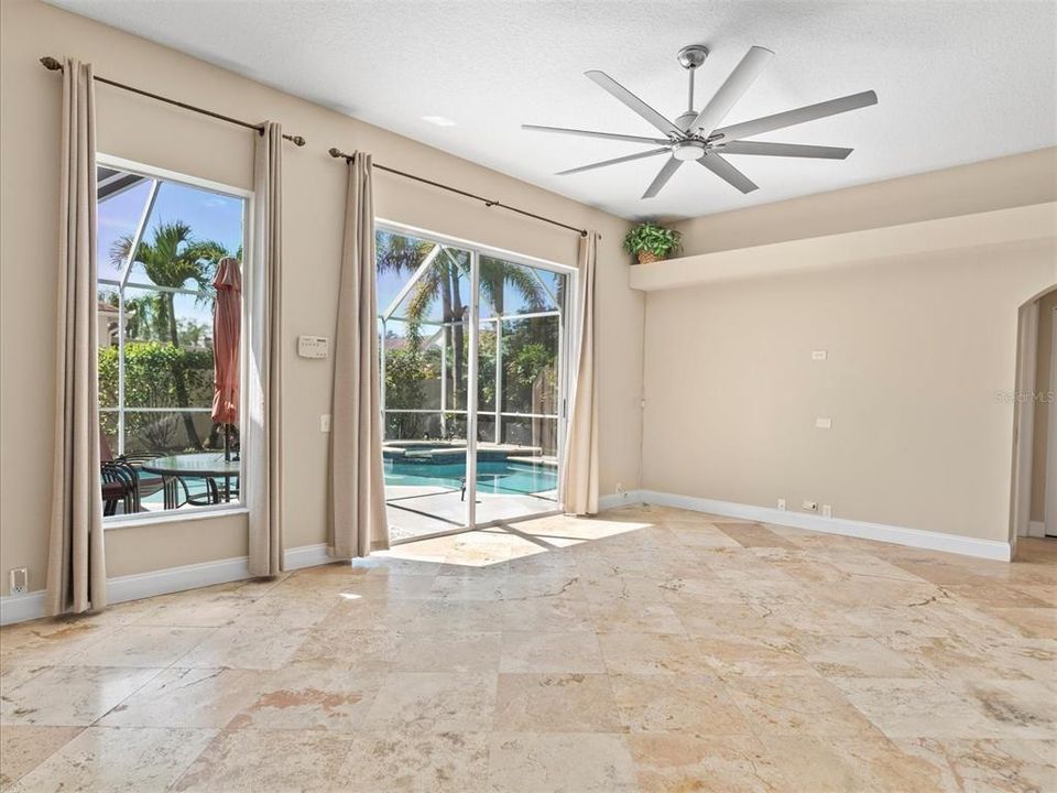 出租: $4,800 (4 贝兹, 3 浴室, 2217 平方英尺)