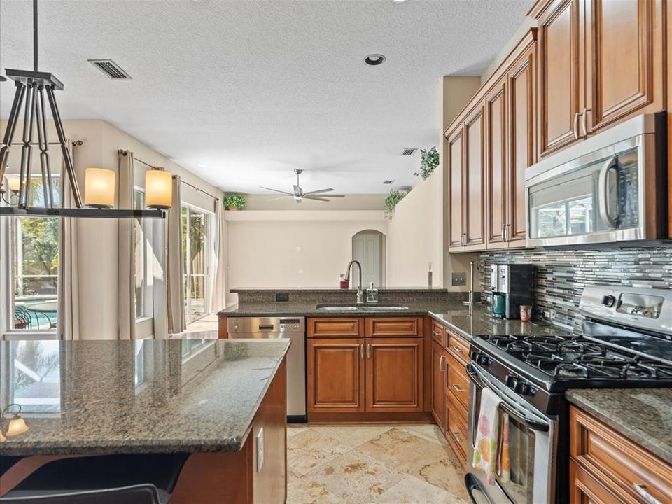 出租: $4,800 (4 贝兹, 3 浴室, 2217 平方英尺)