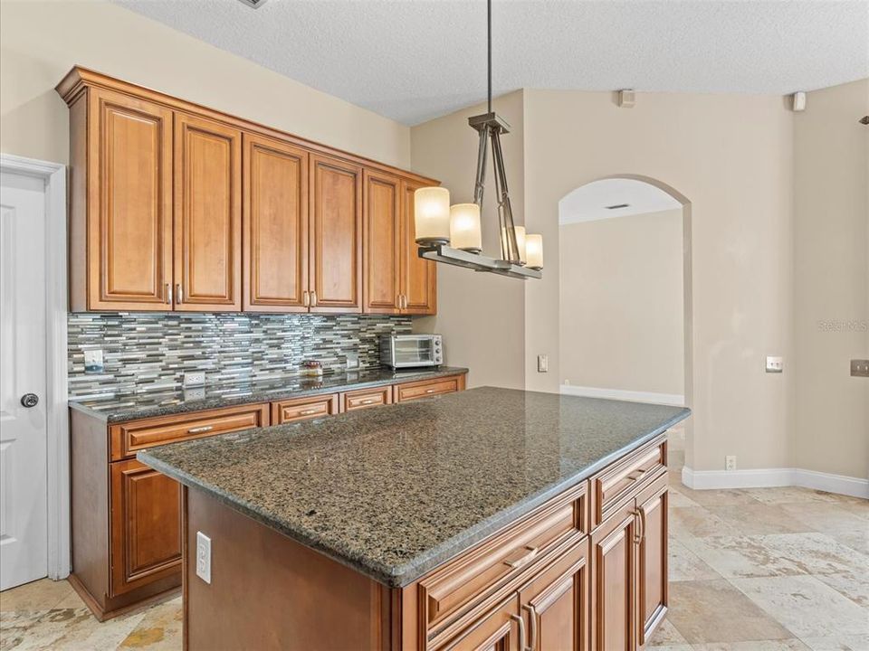 出租: $4,800 (4 贝兹, 3 浴室, 2217 平方英尺)