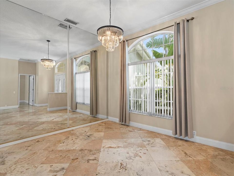 出租: $4,800 (4 贝兹, 3 浴室, 2217 平方英尺)