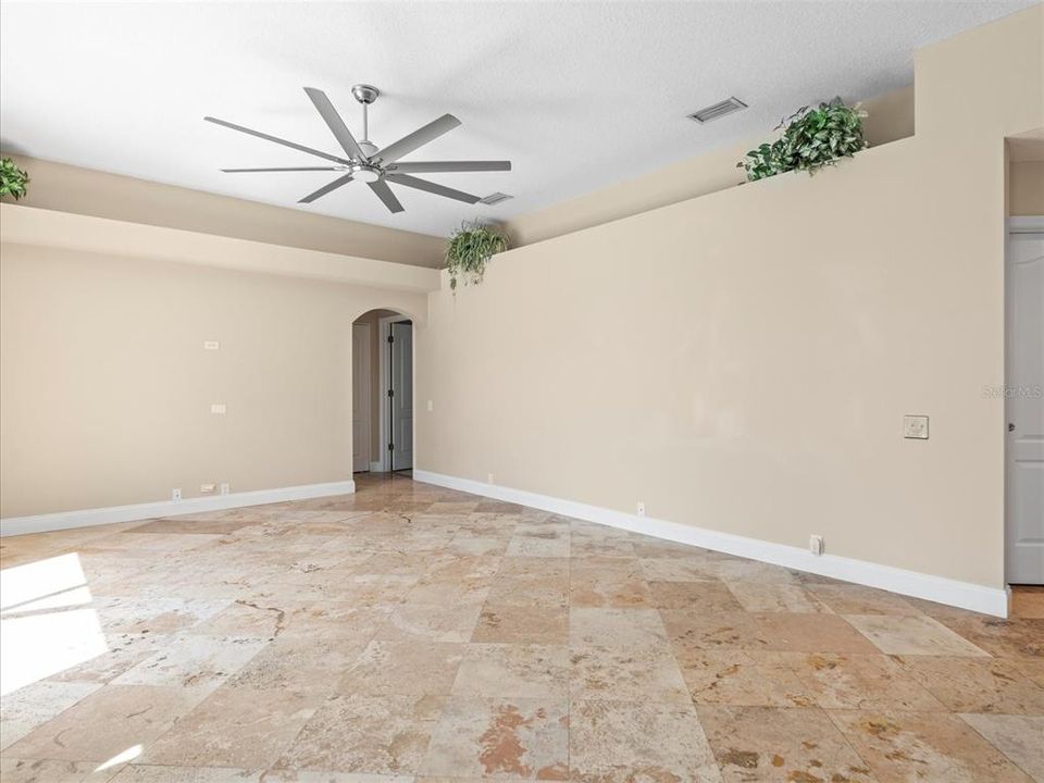 出租: $4,800 (4 贝兹, 3 浴室, 2217 平方英尺)