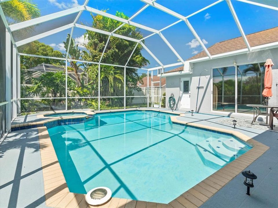 出租: $4,800 (4 贝兹, 3 浴室, 2217 平方英尺)