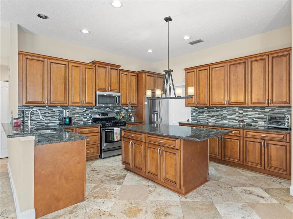 出租: $4,800 (4 贝兹, 3 浴室, 2217 平方英尺)