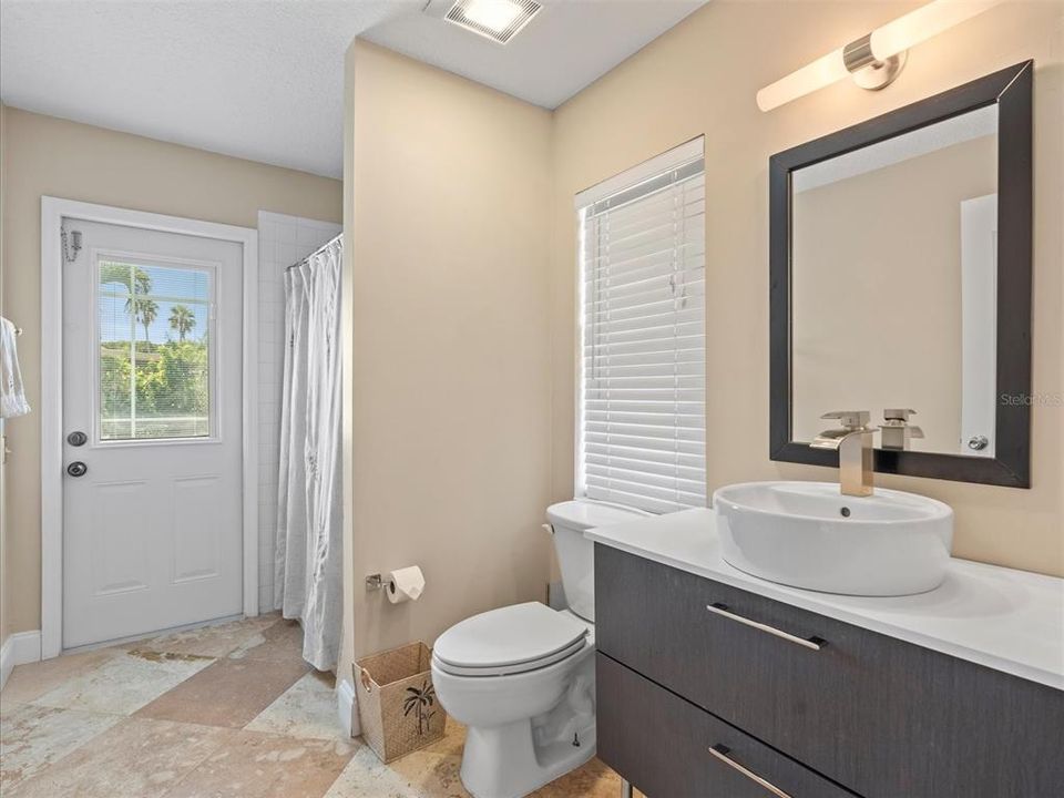 出租: $4,800 (4 贝兹, 3 浴室, 2217 平方英尺)