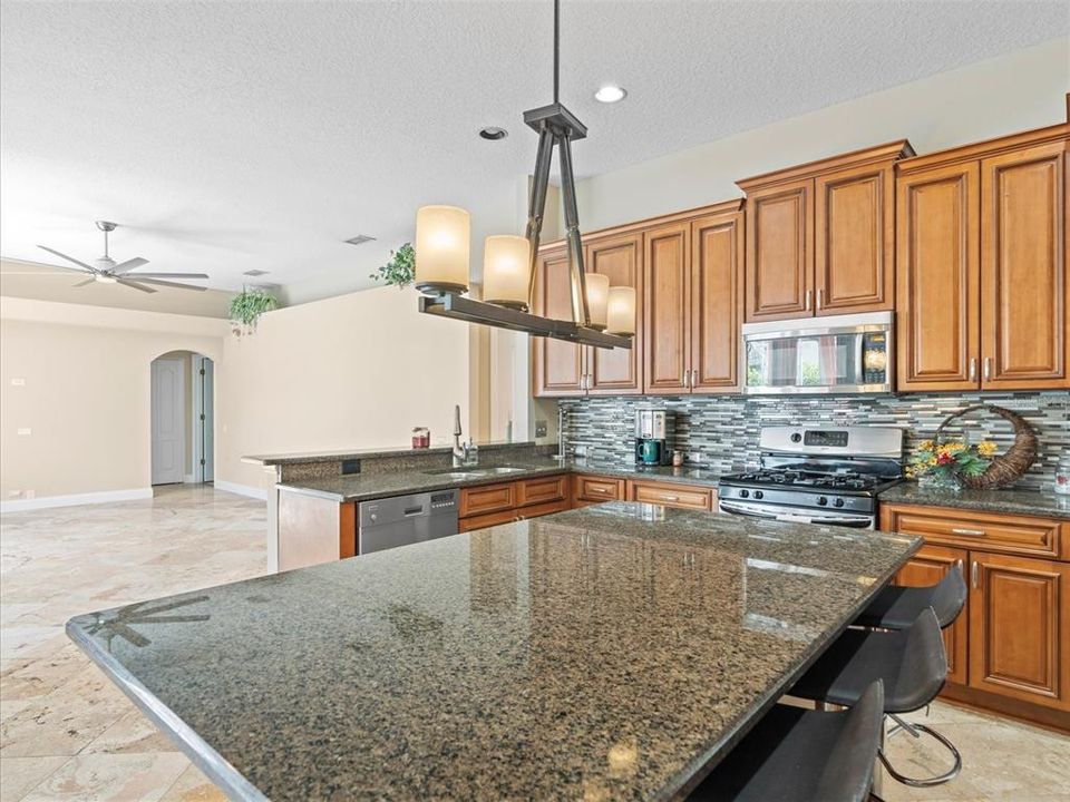 出租: $4,800 (4 贝兹, 3 浴室, 2217 平方英尺)