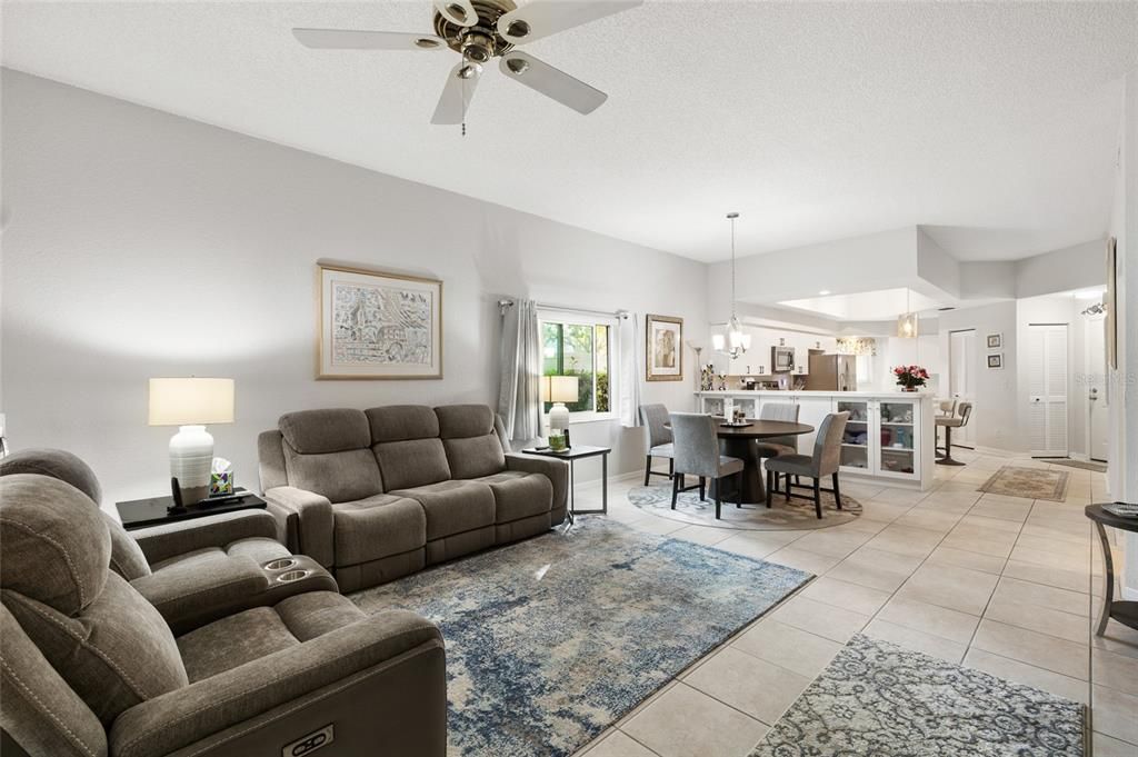 For Sale: $324,900 (2 beds, 2 baths, 1491 Square Feet)