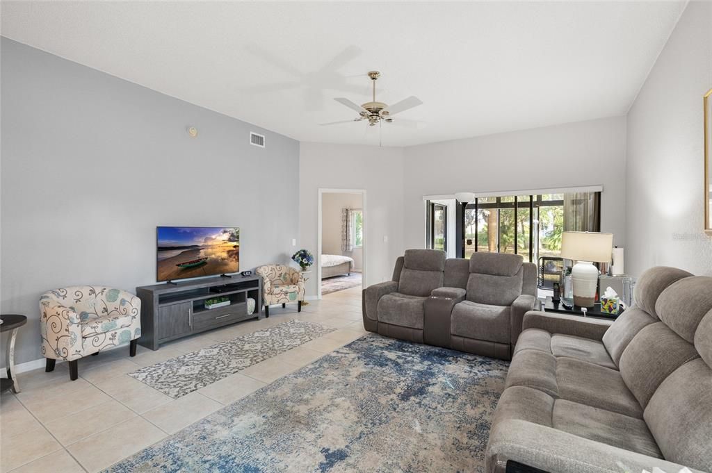 For Sale: $324,900 (2 beds, 2 baths, 1491 Square Feet)