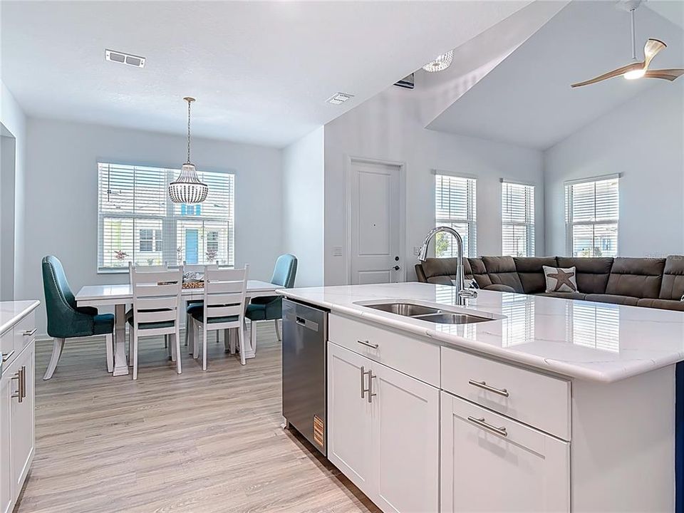 En Venta: $427,900 (2 camas, 2 baños, 1464 Pies cuadrados)