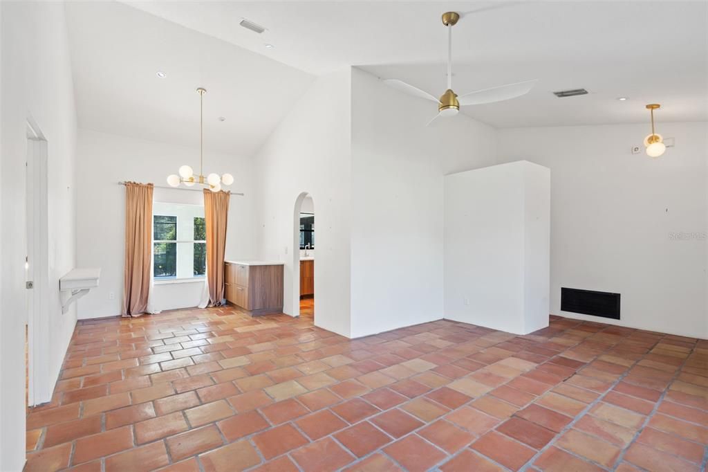 На продажу: $389,000 (3 спален, 2 ванн, 1643 Квадратных фут)