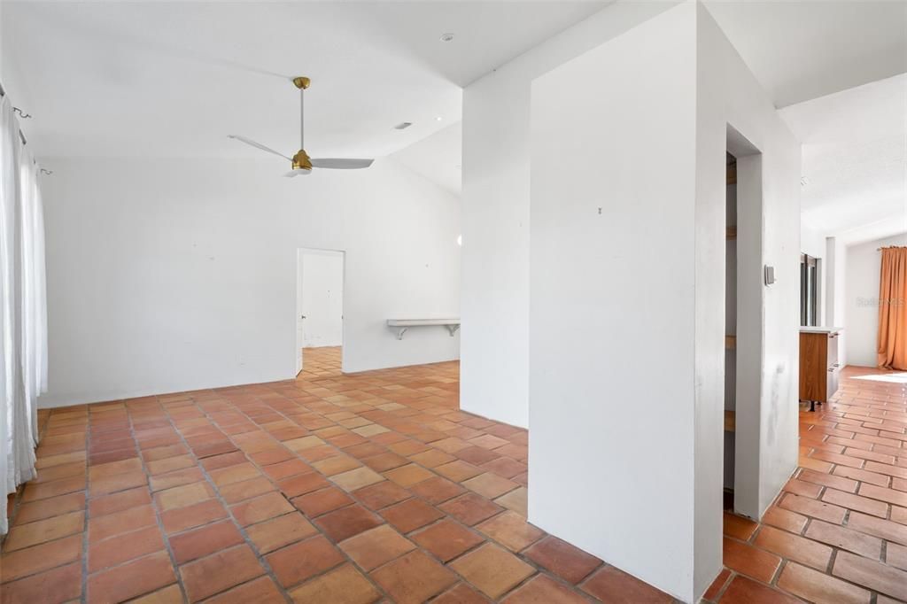 На продажу: $389,000 (3 спален, 2 ванн, 1643 Квадратных фут)