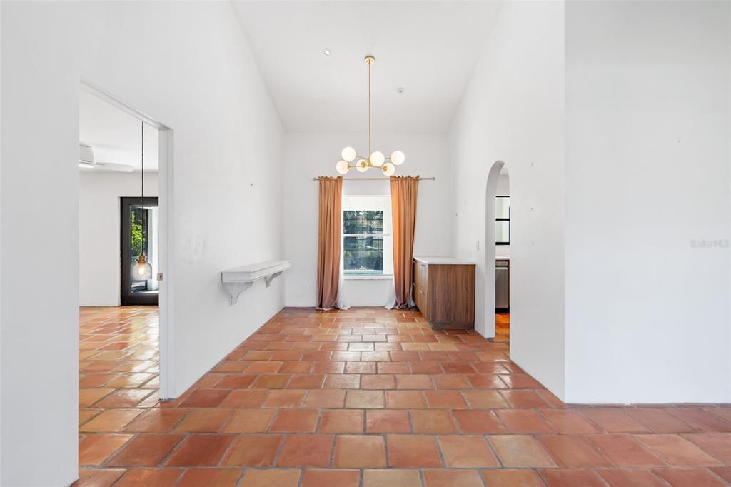 На продажу: $389,000 (3 спален, 2 ванн, 1643 Квадратных фут)