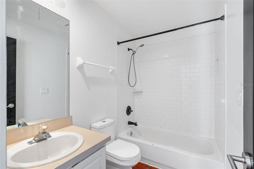 На продажу: $389,000 (3 спален, 2 ванн, 1643 Квадратных фут)